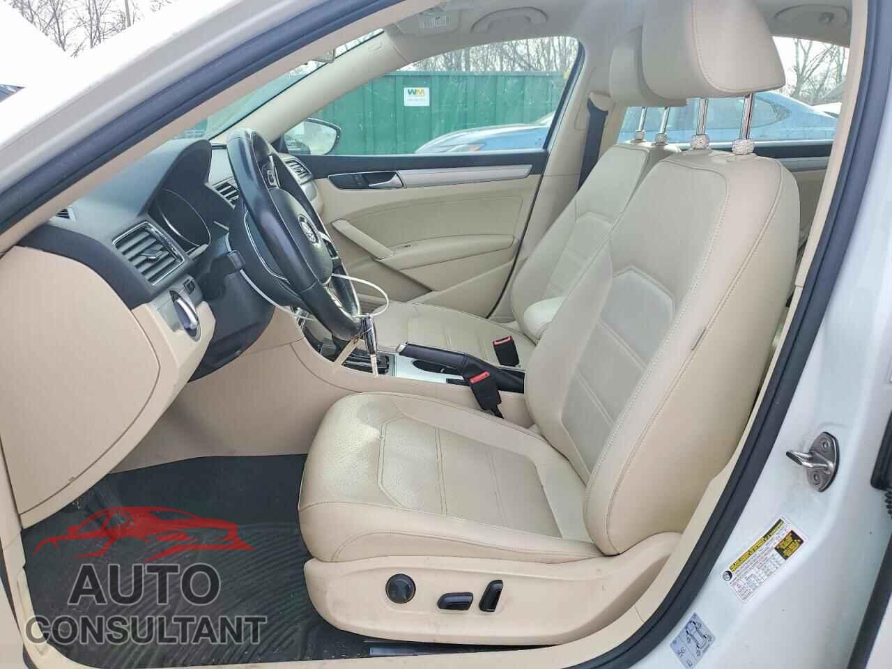 VOLKSWAGEN PASSAT 2019 - 1VWLA7A3XKC007015