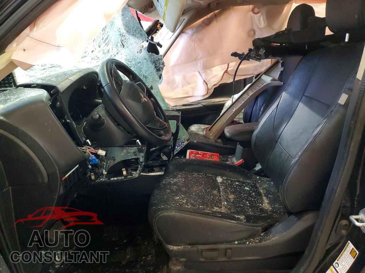 MITSUBISHI OUTLANDER 2018 - JA4AZ3A3XJJ000355