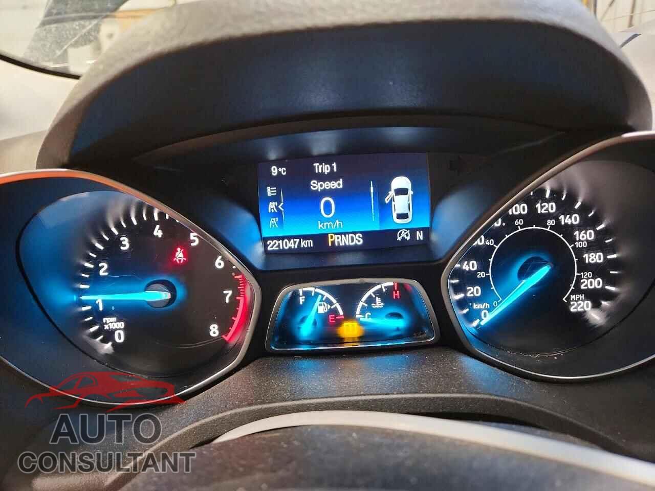 FORD ESCAPE 2017 - 1FMCU9J99HUD70074