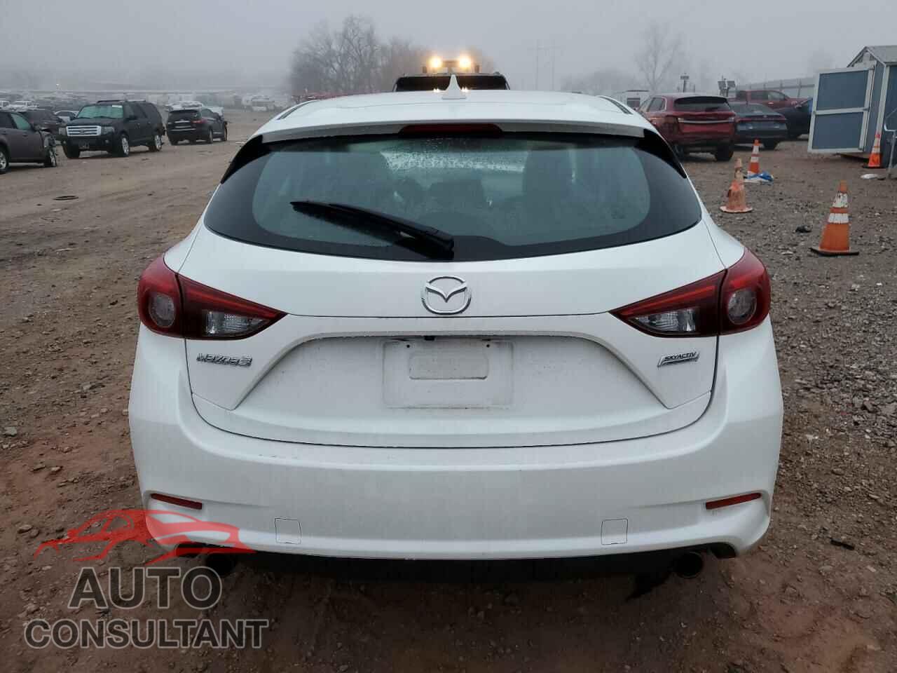 MAZDA 3 2018 - 3MZBN1M33JM267293