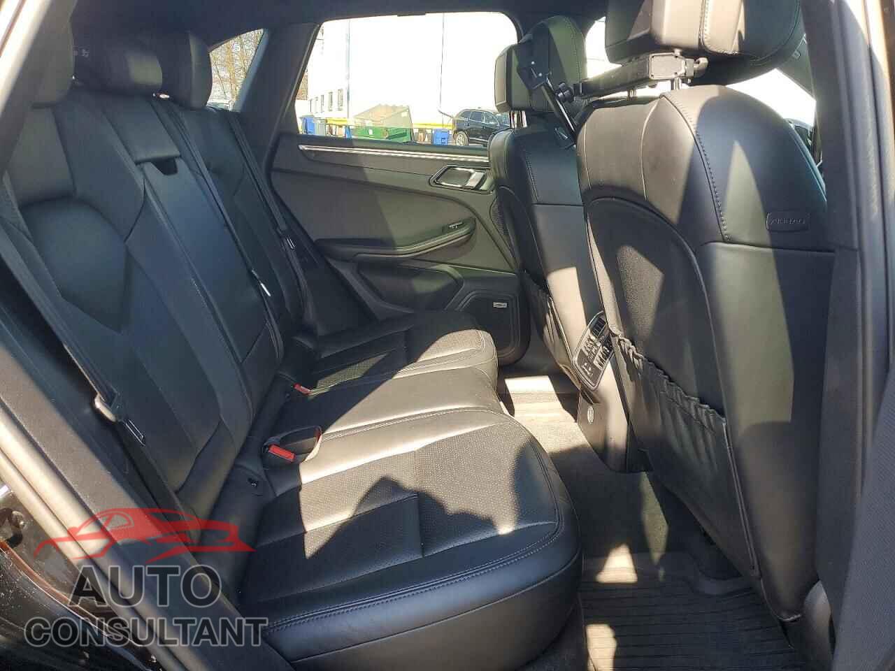 PORSCHE MACAN 2018 - WP1AG2A53JLB65514