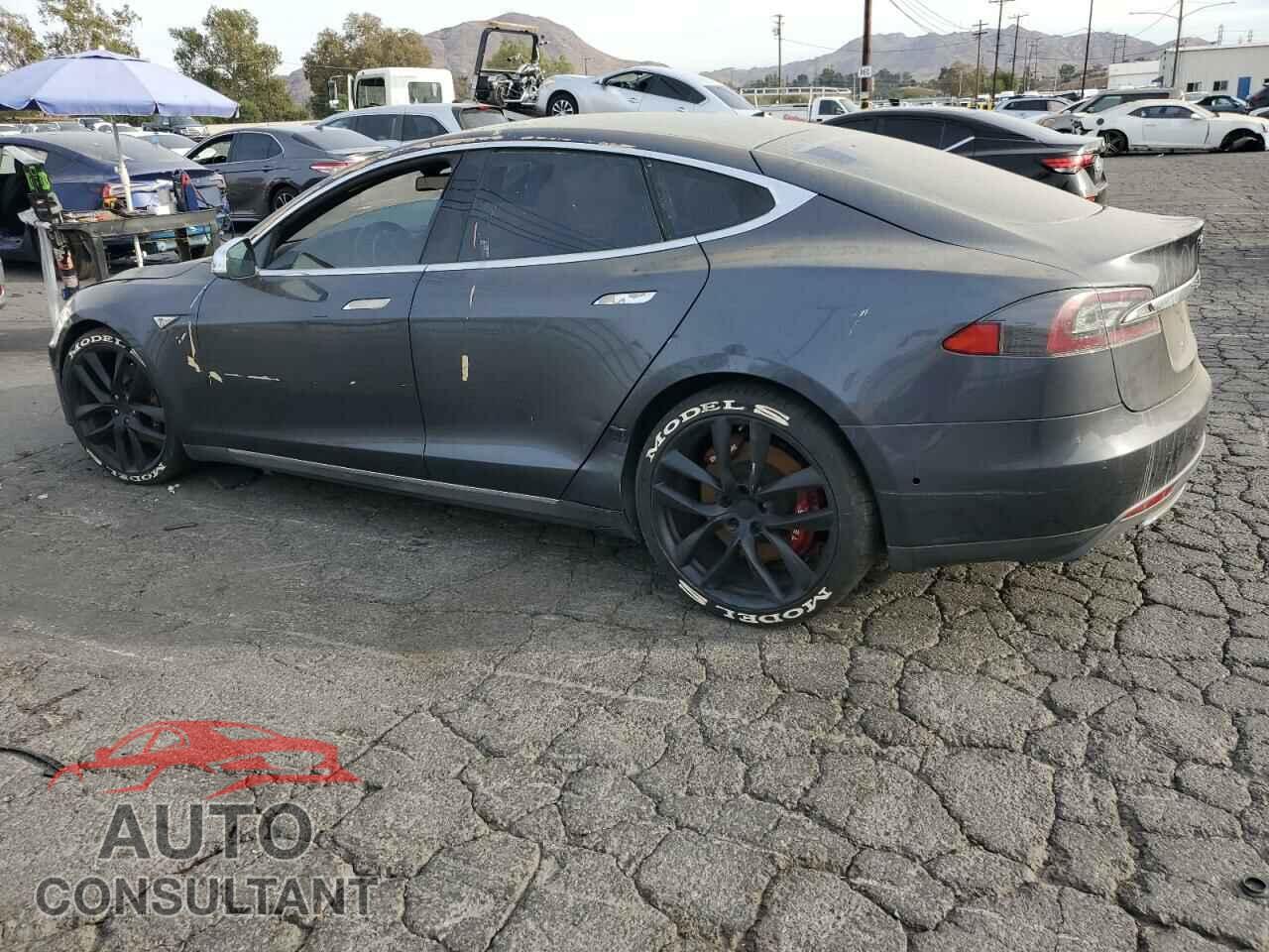 TESLA MODEL S 2015 - 5YJSA1E18FF107160
