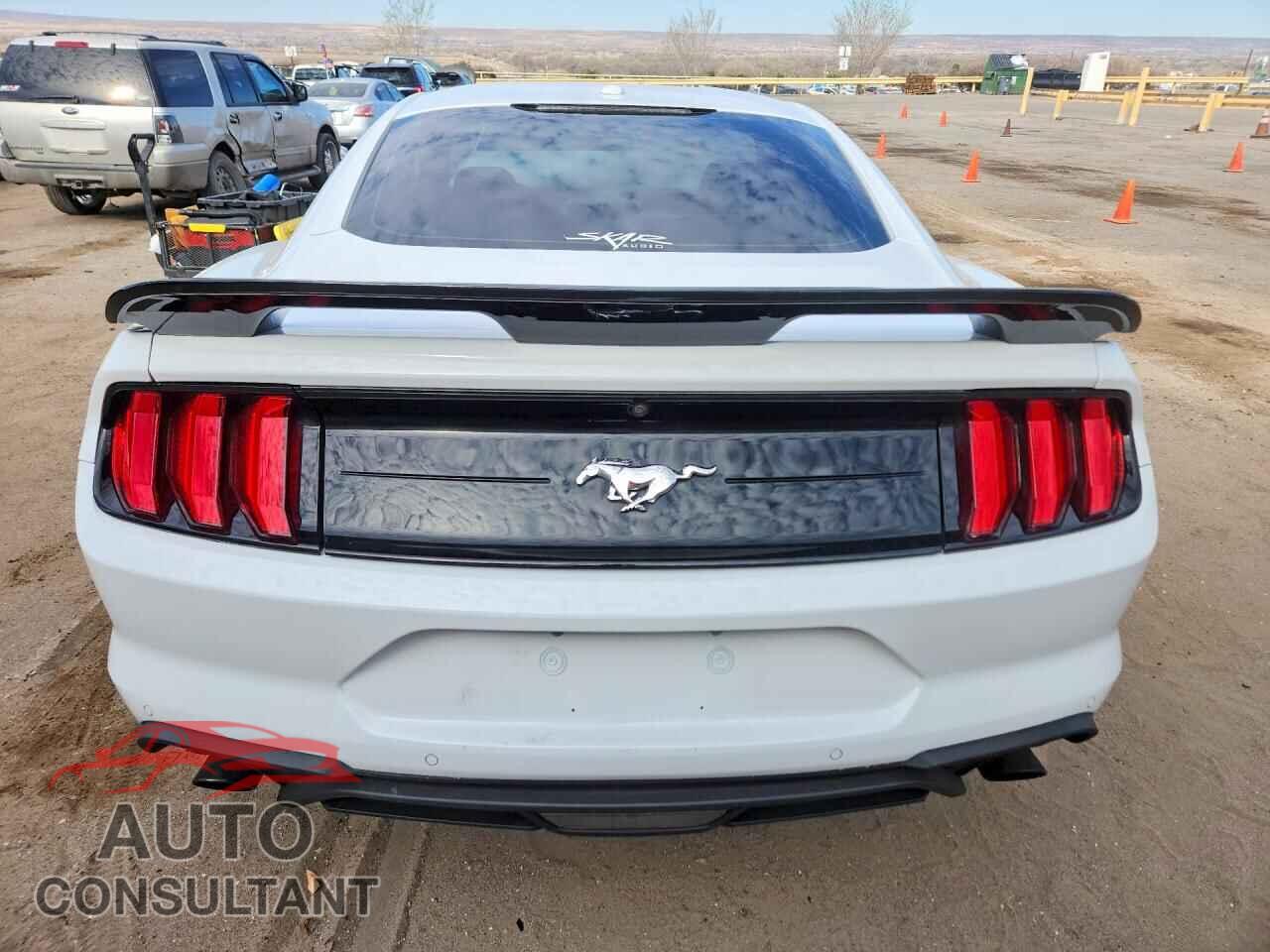 FORD MUSTANG 2018 - 1FA6P8TH5J5104595