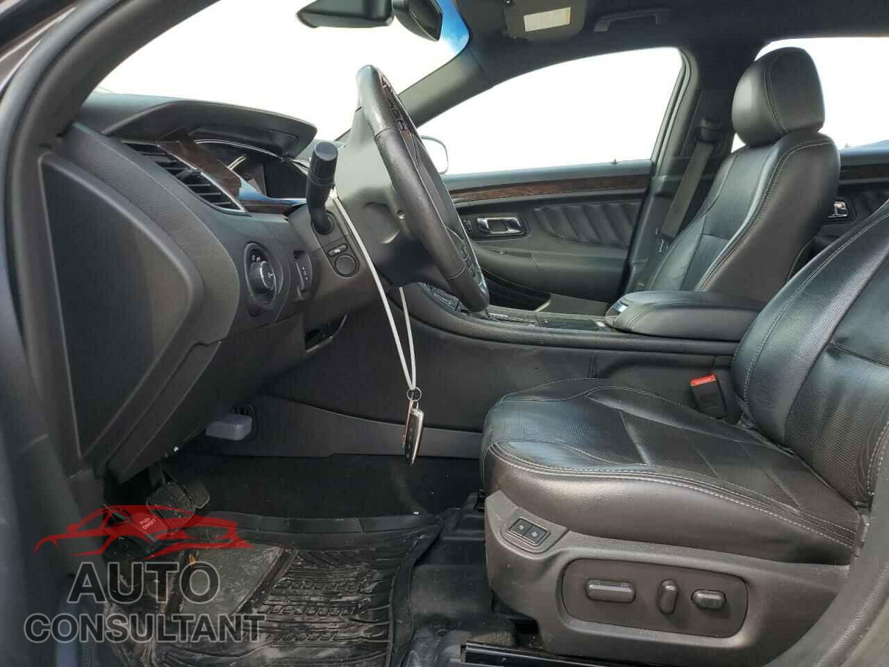 FORD TAURUS 2017 - 1FAHP2F89HG102560