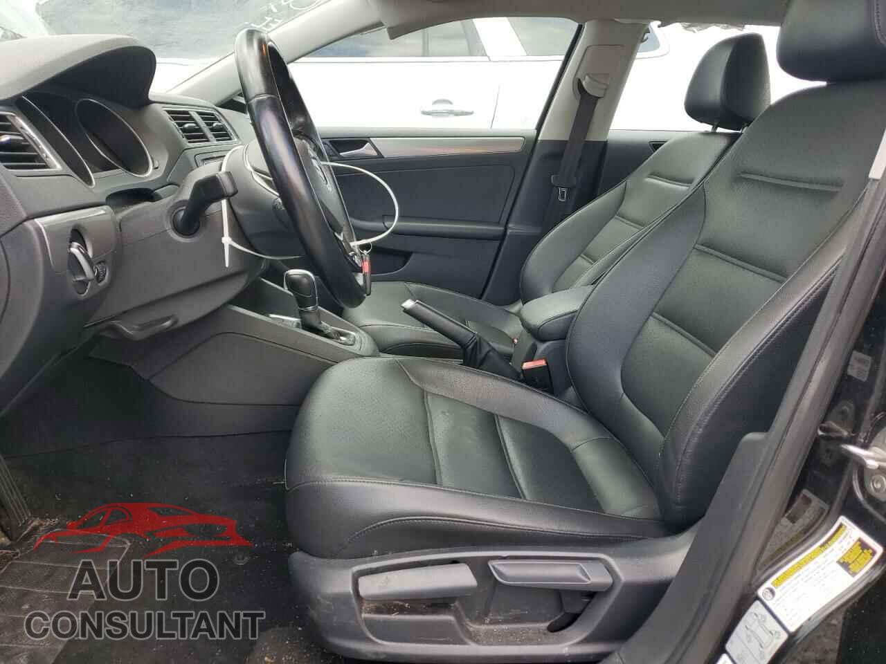 VOLKSWAGEN JETTA 2018 - 3VWDB7AJ9JM242566
