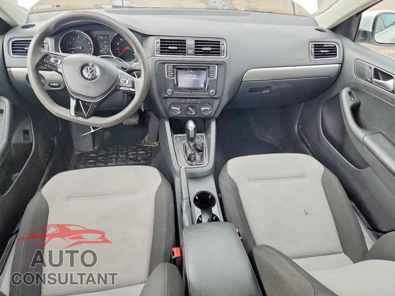 VOLKSWAGEN JETTA 2017 - 3VW2B7AJ8HM241667