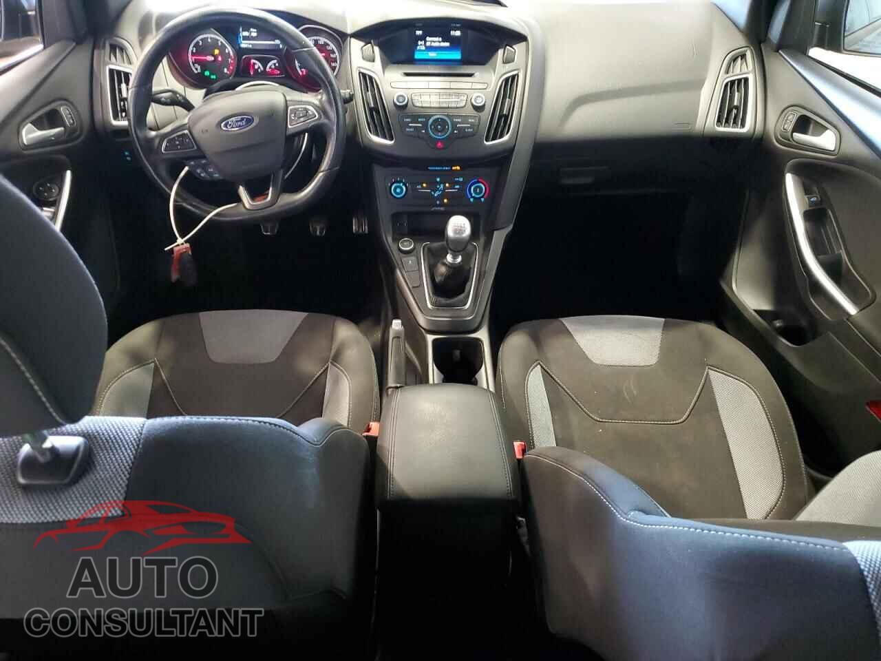 FORD FOCUS 2017 - 1FADP3L94HL322052