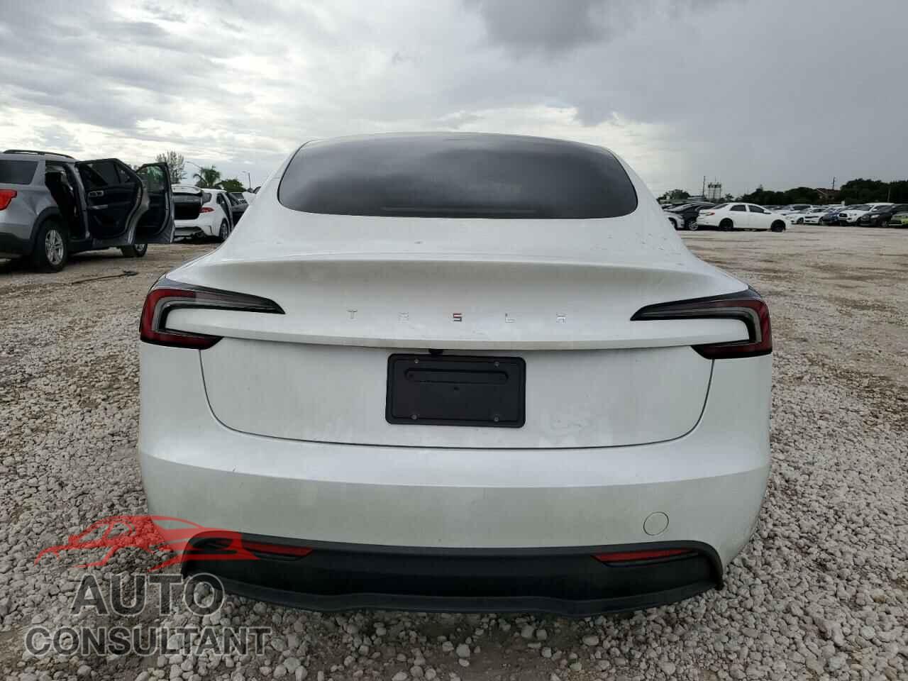 TESLA MODEL 3 2024 - 5YJ3E1EA3RF728612