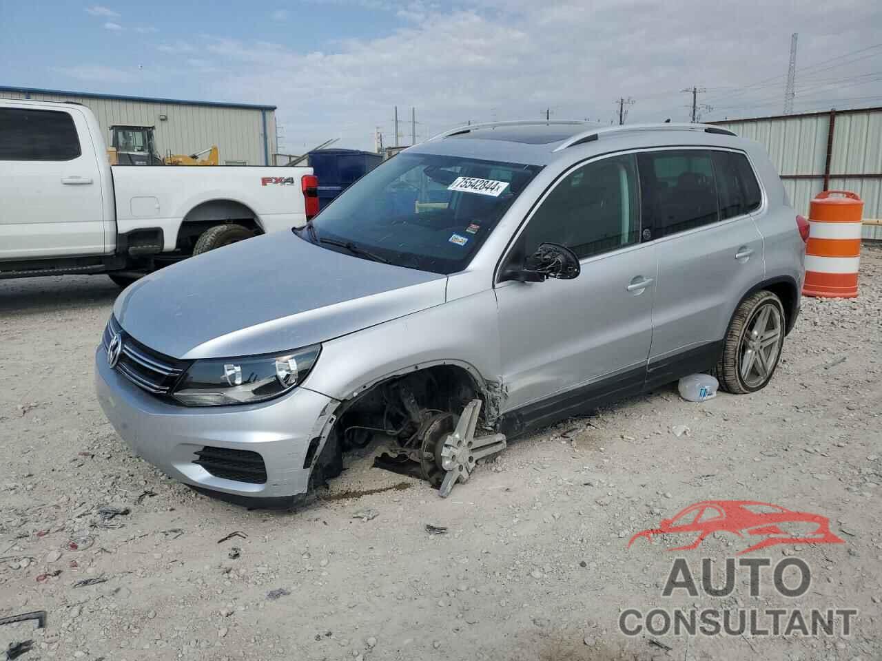 VOLKSWAGEN TIGUAN 2017 - WVGSV7AX9HK003585