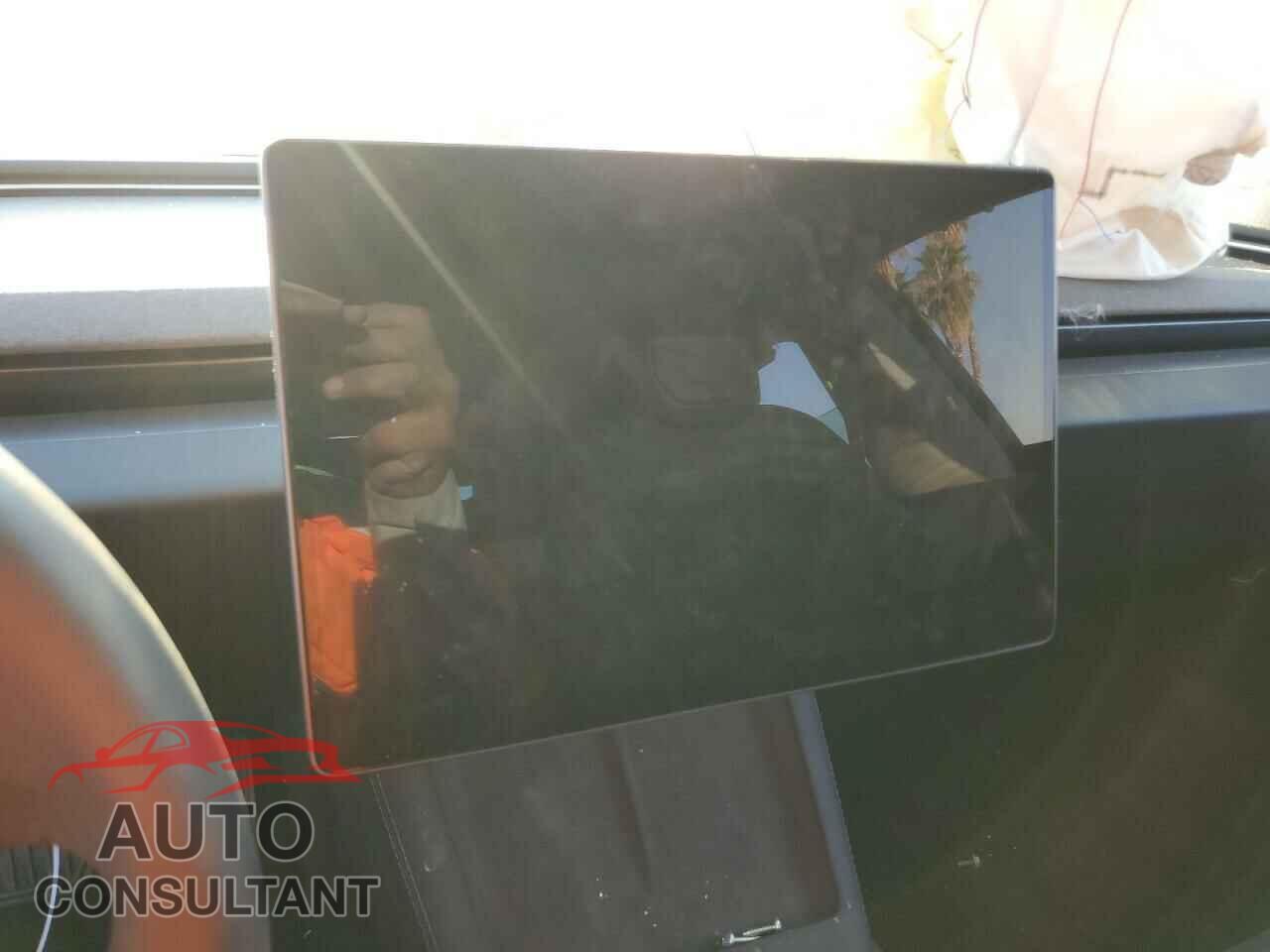 TESLA MODEL 3 2024 - 5YJ3E1EB0RF734523