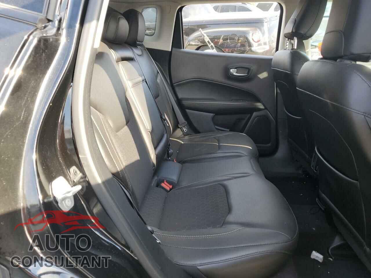 JEEP COMPASS 2018 - 3C4NJDBB3JT200657