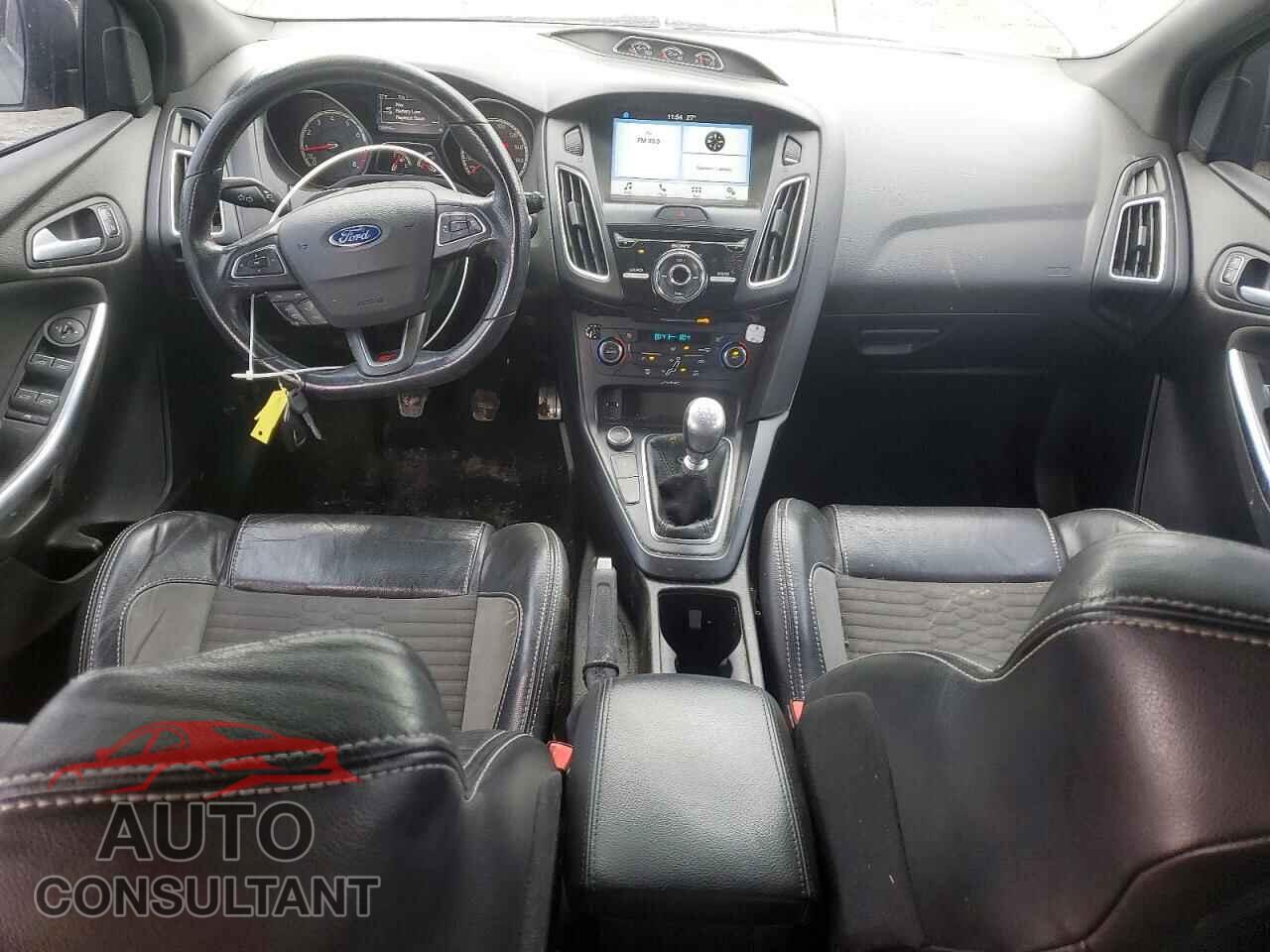 FORD FOCUS 2017 - 1FADP3L97HL281335