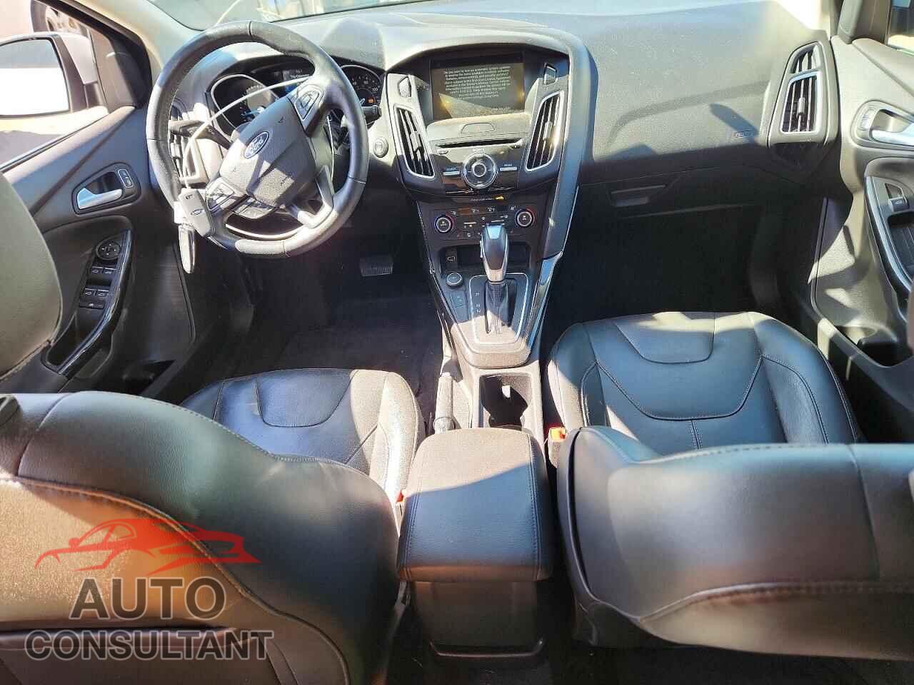 FORD FOCUS 2017 - 1FADP3N22HL343529