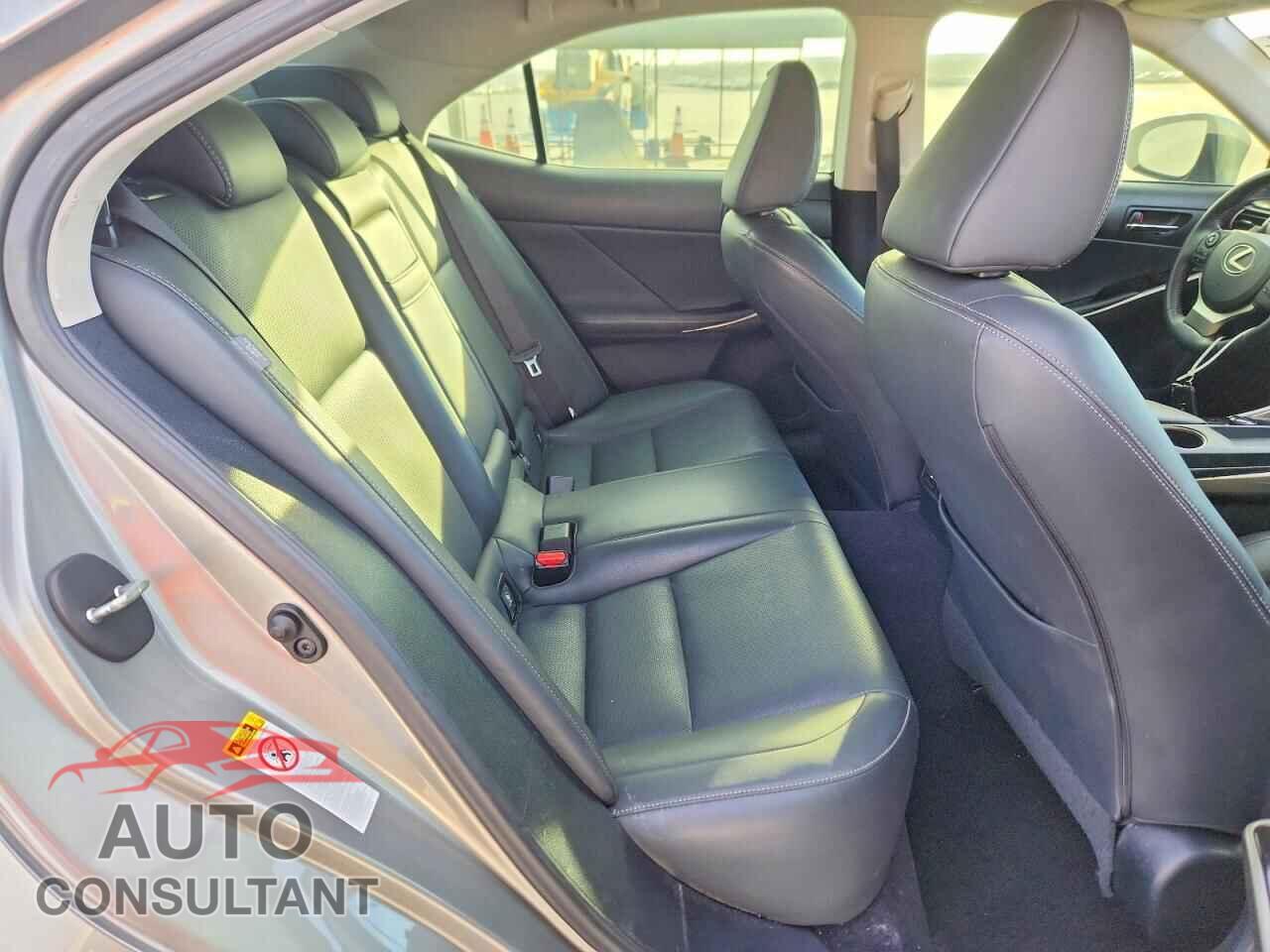 LEXUS IS 2014 - JTHBF1D22E5015021