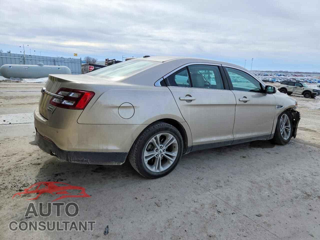 FORD TAURUS 2018 - 1FAHP2E85JG125261
