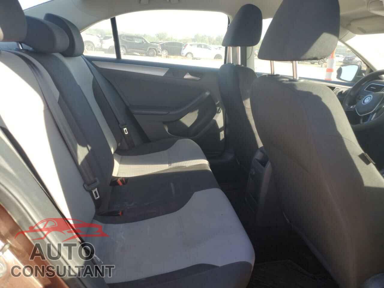 VOLKSWAGEN JETTA 2017 - 3VW2B7AJ5HM241089