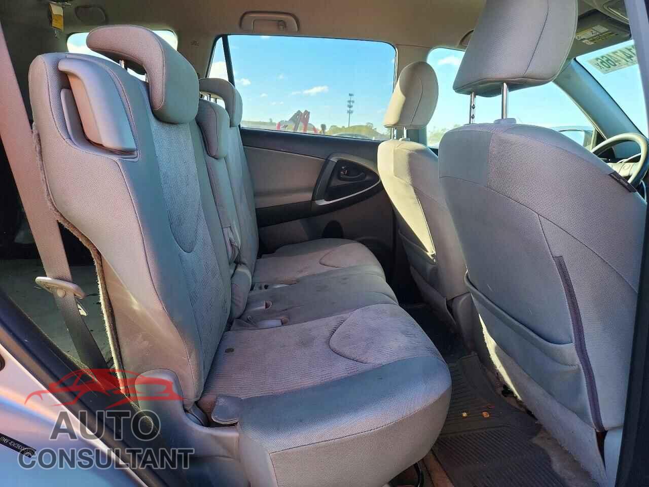 TOYOTA RAV4 2011 - JTMBF4DV2BD042086