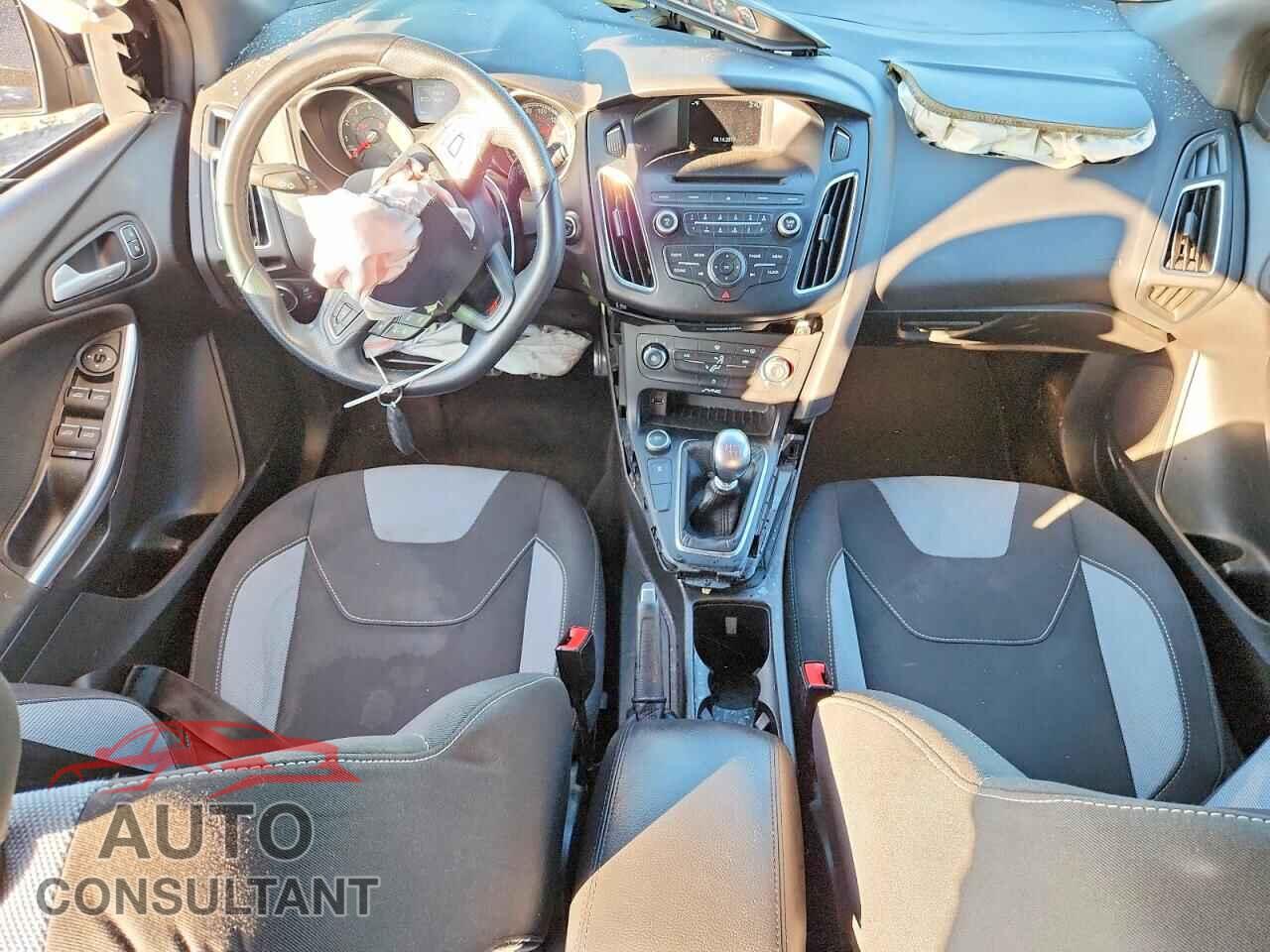 FORD FOCUS 2017 - 1FADP3L93HL289965
