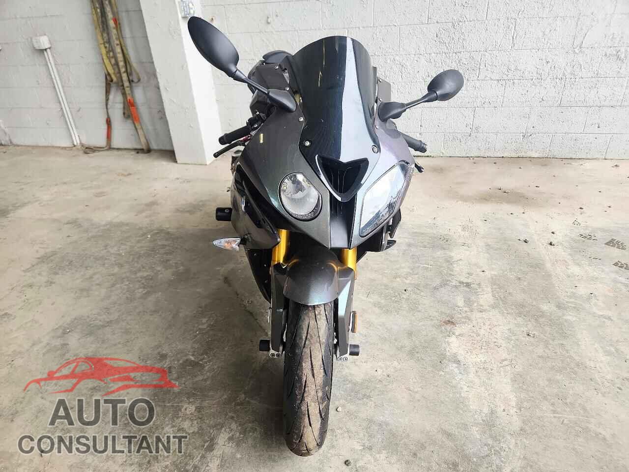 BMW S 2011 - WB1051702BZV43360