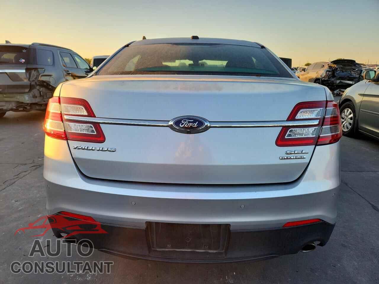FORD TAURUS 2015 - 1FAHP2E81FG207429