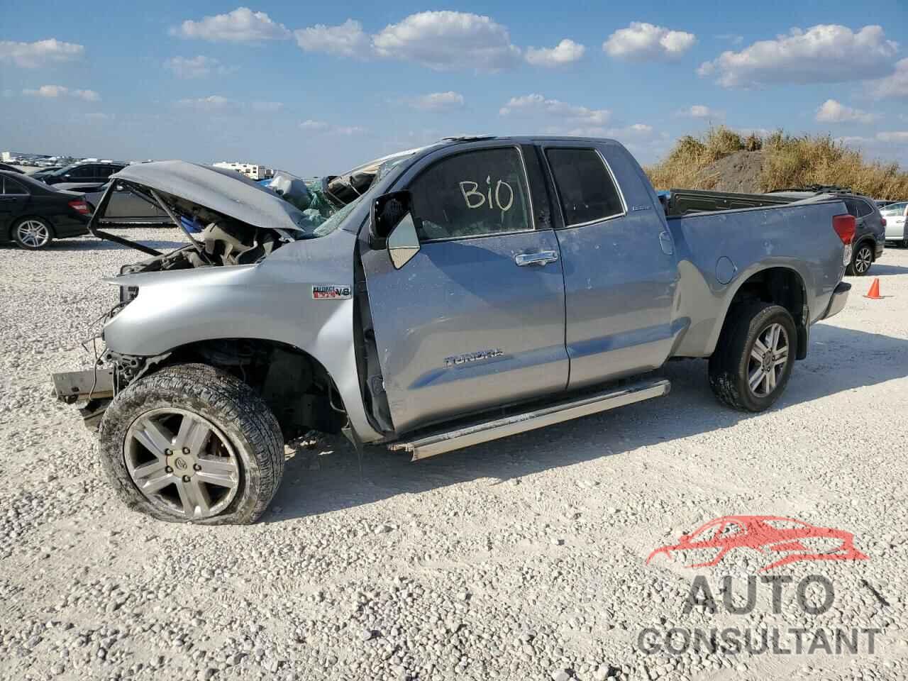 TOYOTA TUNDRA 2011 - 5TFSY5F15BX110311