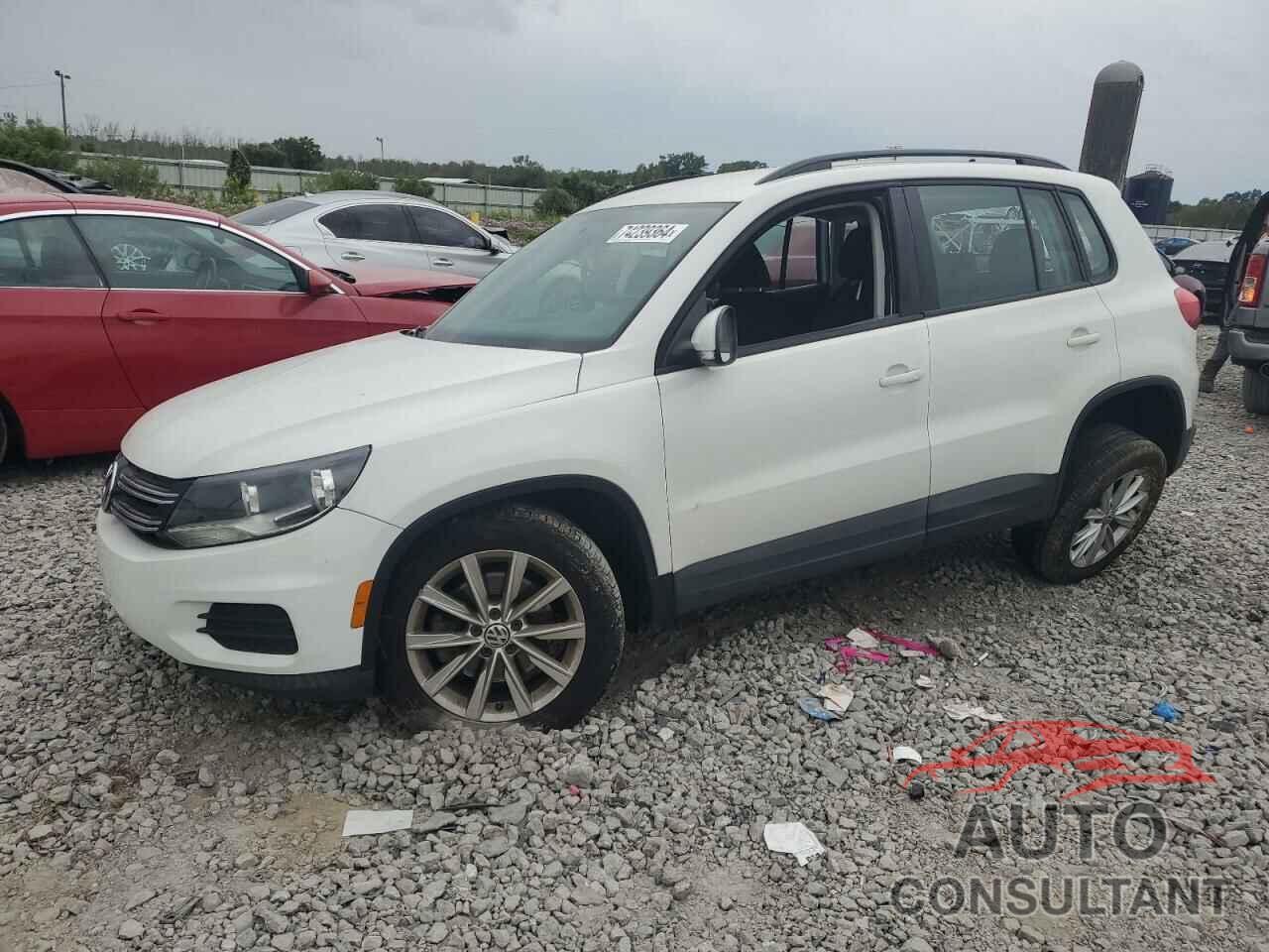 VOLKSWAGEN TIGUAN 2017 - WVGAV7AX5HK051077