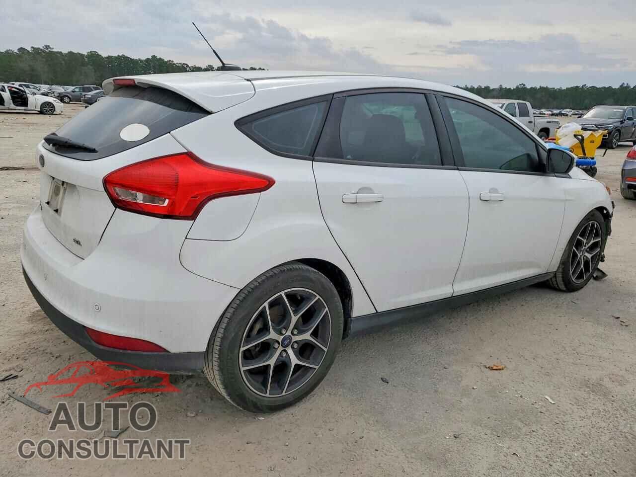 FORD FOCUS 2017 - 1FADP3M21HL264581