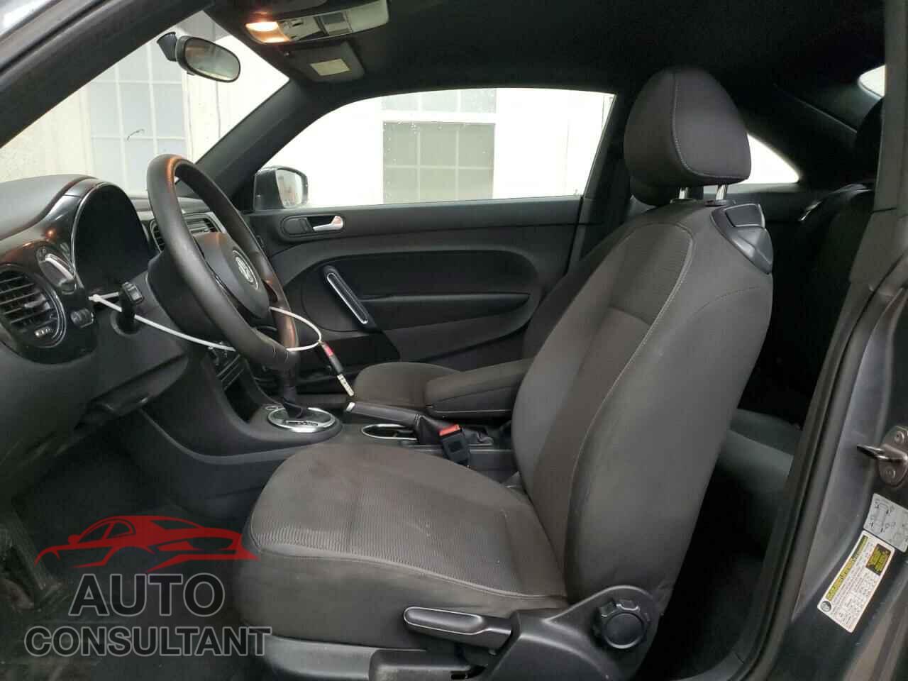 VOLKSWAGEN BEETLE 2013 - 3VWFP7AT1DM662922