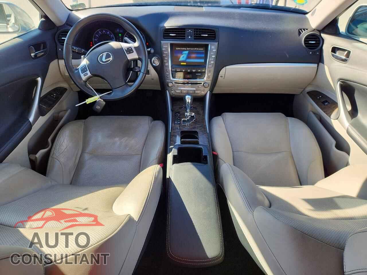 LEXUS IS 2011 - JTHCF5C21B5048813