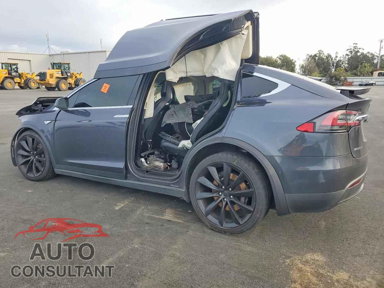 TESLA MODEL X 2016 - 5YJXCBE21GF008583