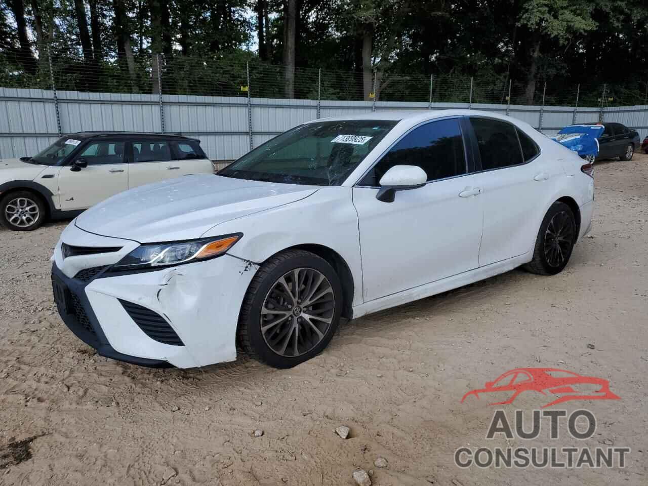 TOYOTA CAMRY 2018 - 4T1B11HK0JU654388