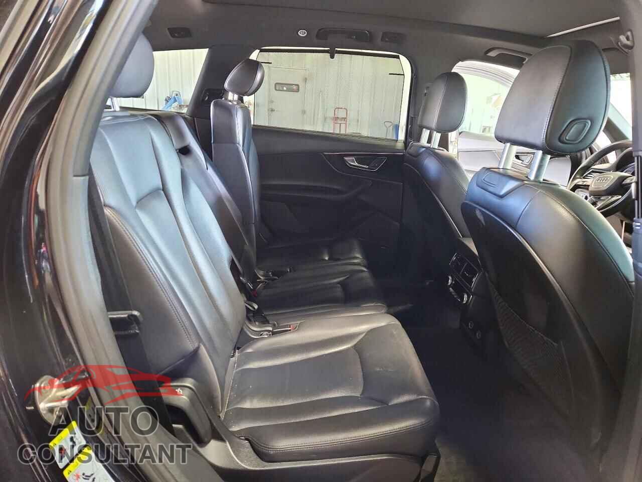 AUDI Q7 2018 - WA1VAAF73JD024195