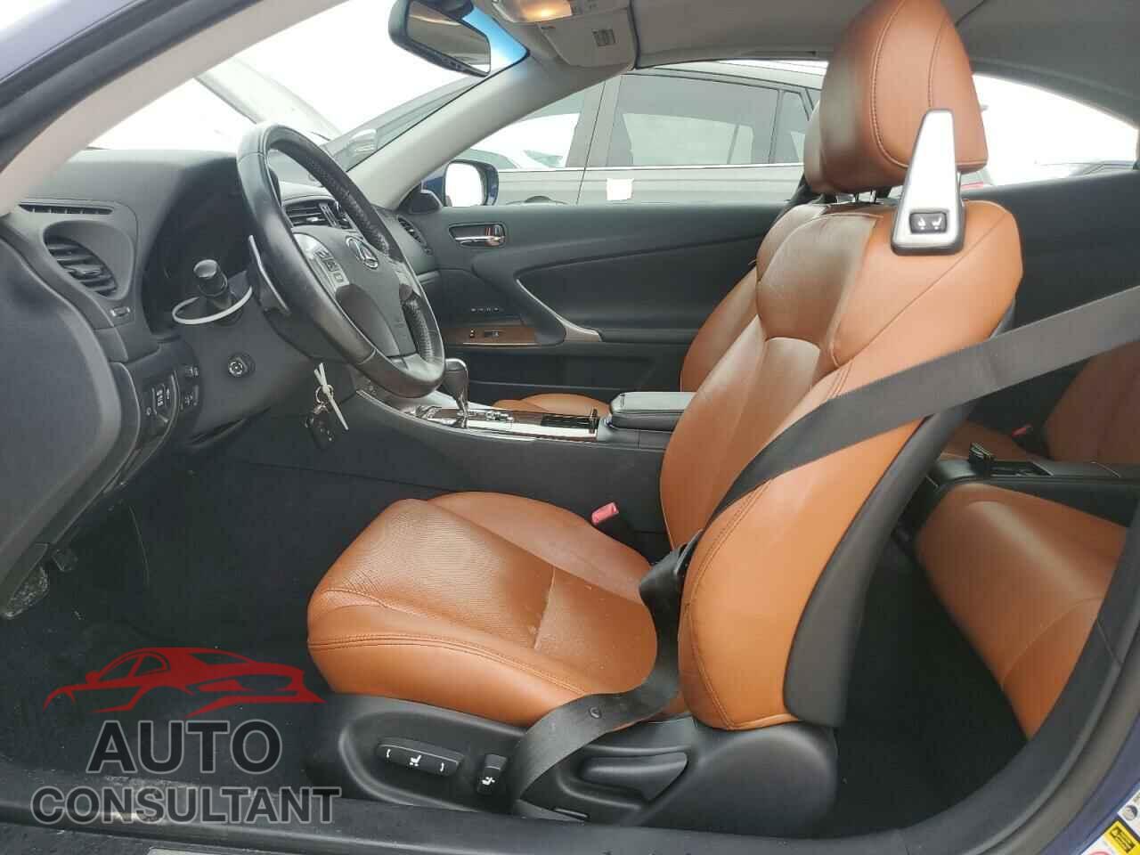 LEXUS IS 2011 - JTHFF2C24B2520094