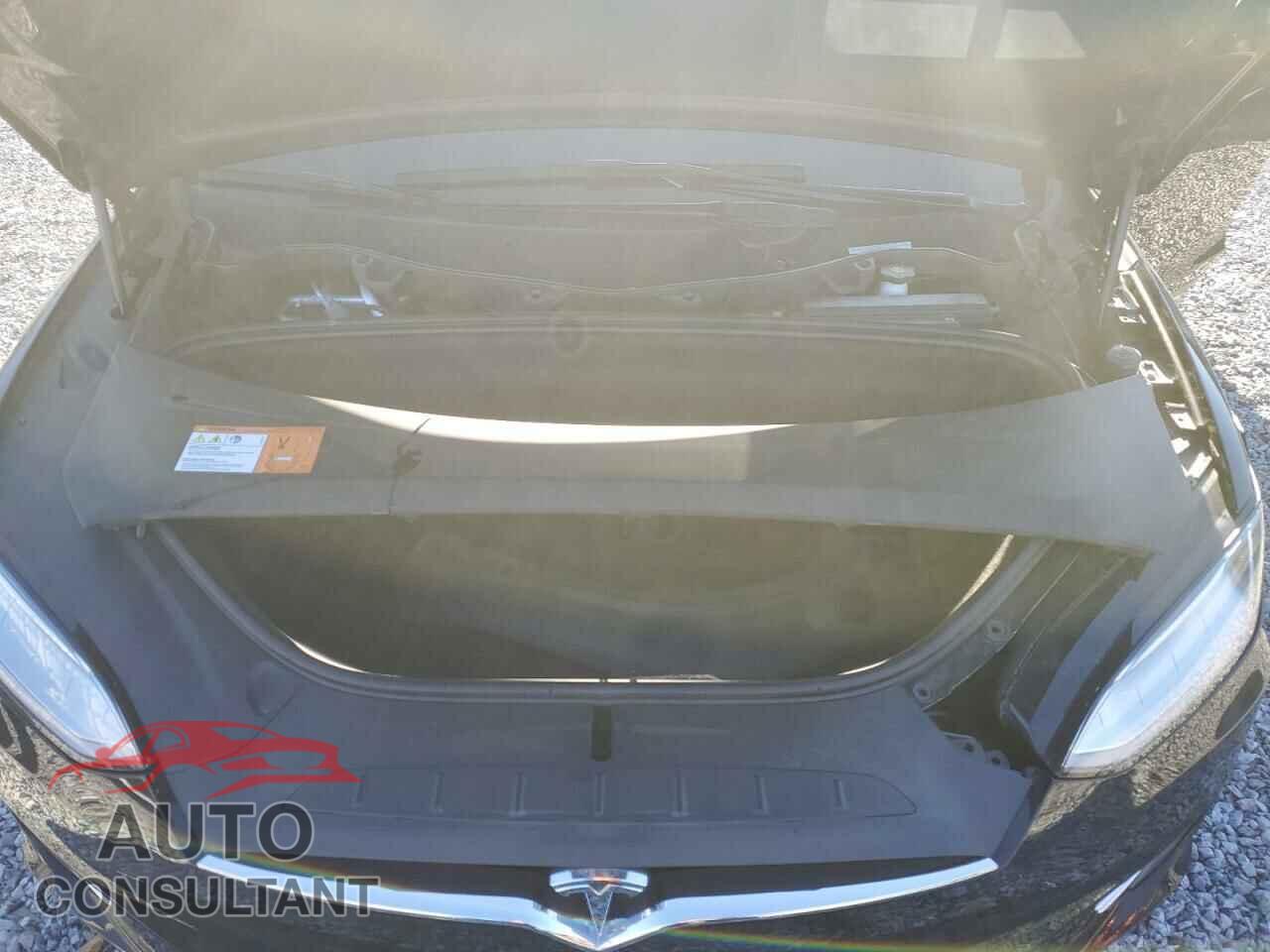 TESLA MODEL X 2018 - 5YJXCAE21JF134945