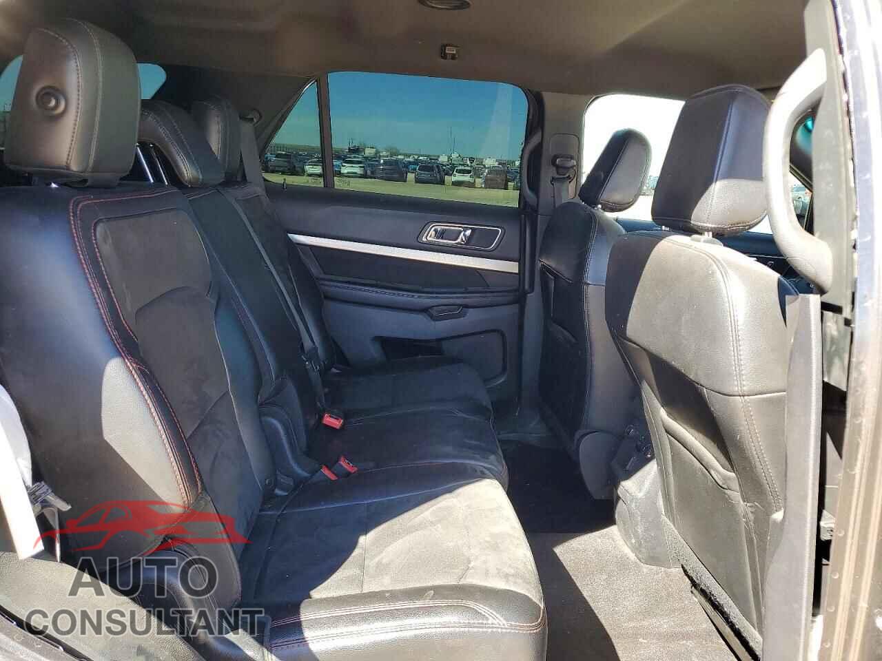 FORD EXPLORER 2018 - 1FM5K7D80JGB99712