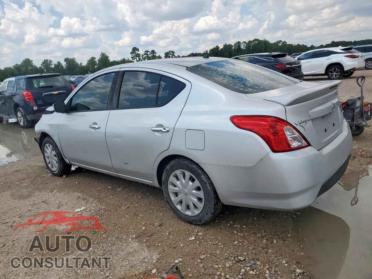 NISSAN VERSA 2017 - 3N1CN7AP3HL852704