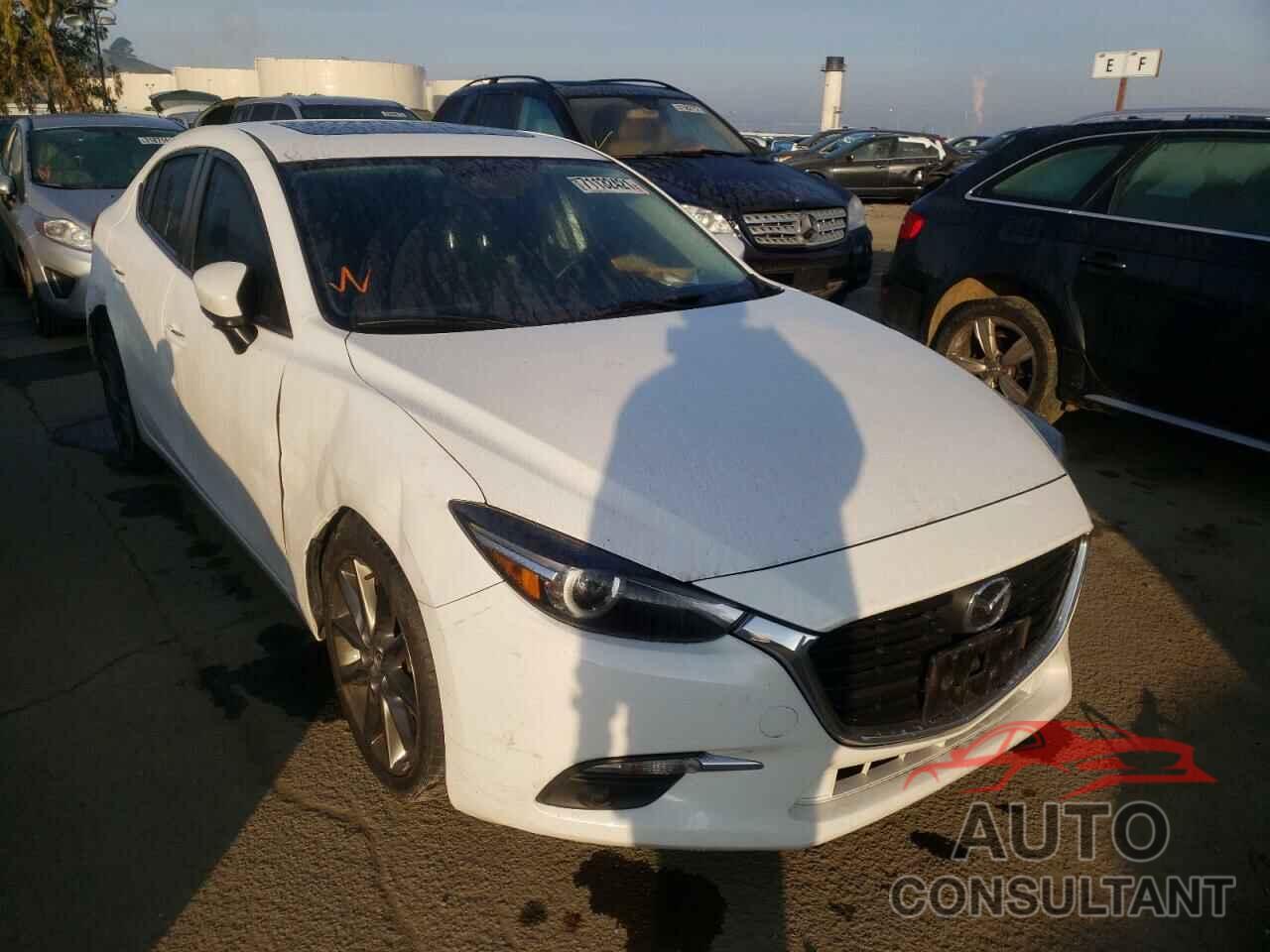 MAZDA 3 2018 - 3MZBN1W33JM212064