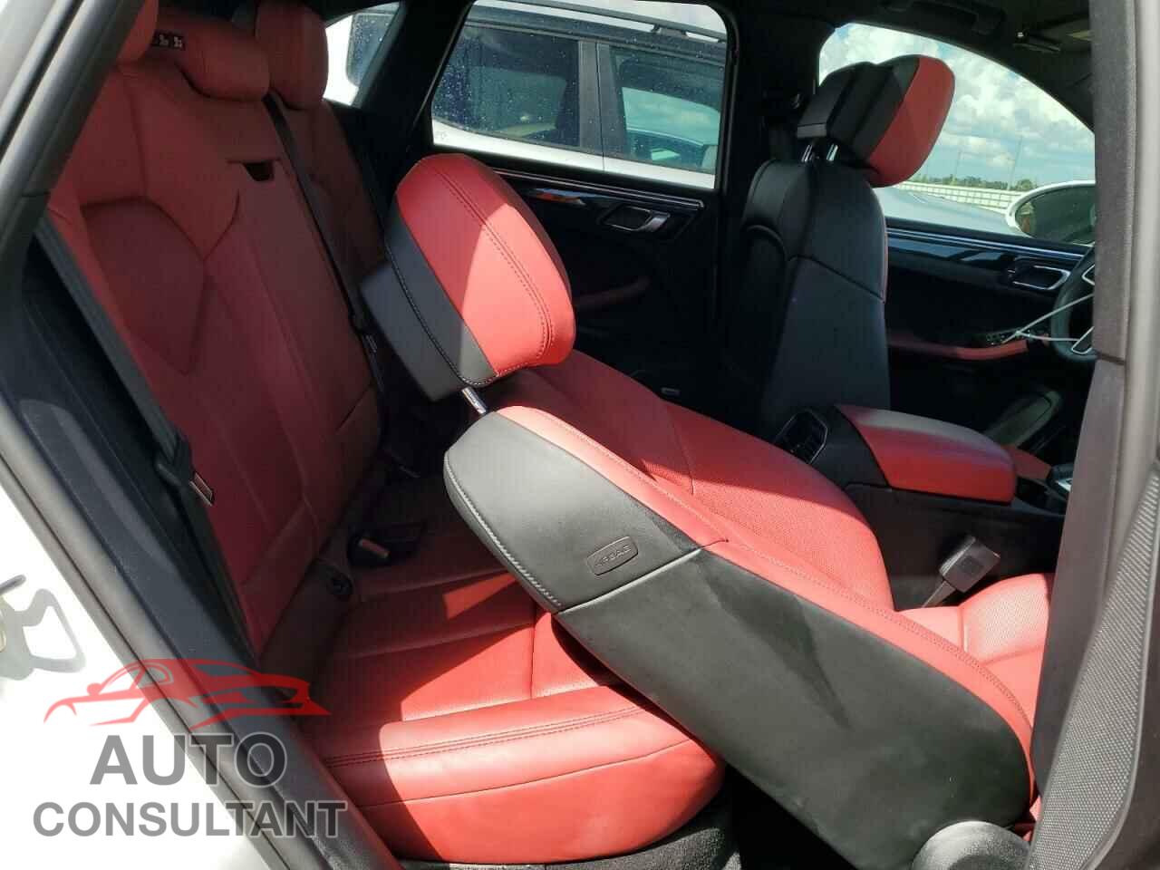 PORSCHE MACAN 2021 - WP1AA2A52MLB00675