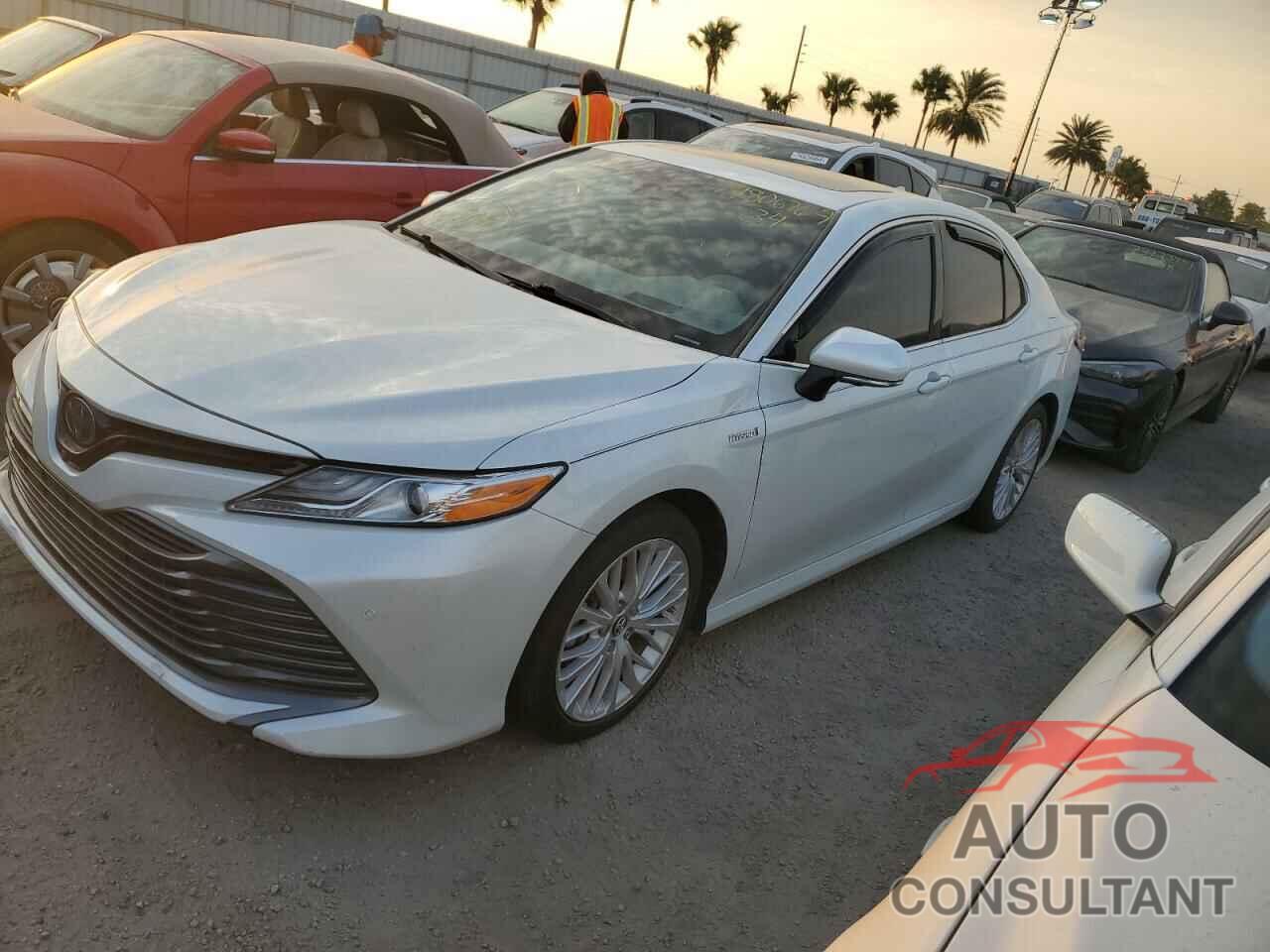 TOYOTA CAMRY 2018 - 4T1B21HK1JU508997