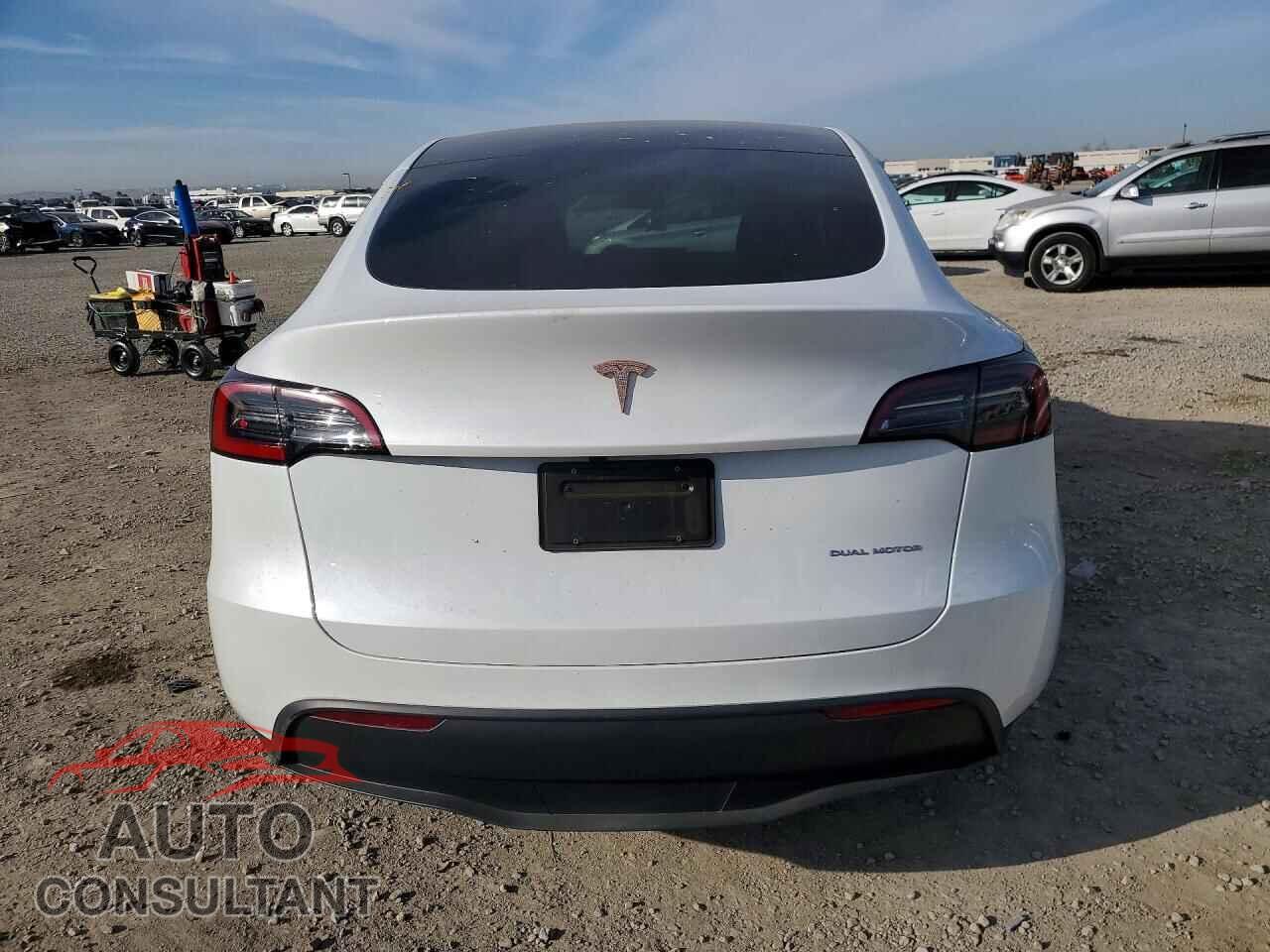 TESLA MODEL Y 2024 - 7SAYGDEE0RF078063