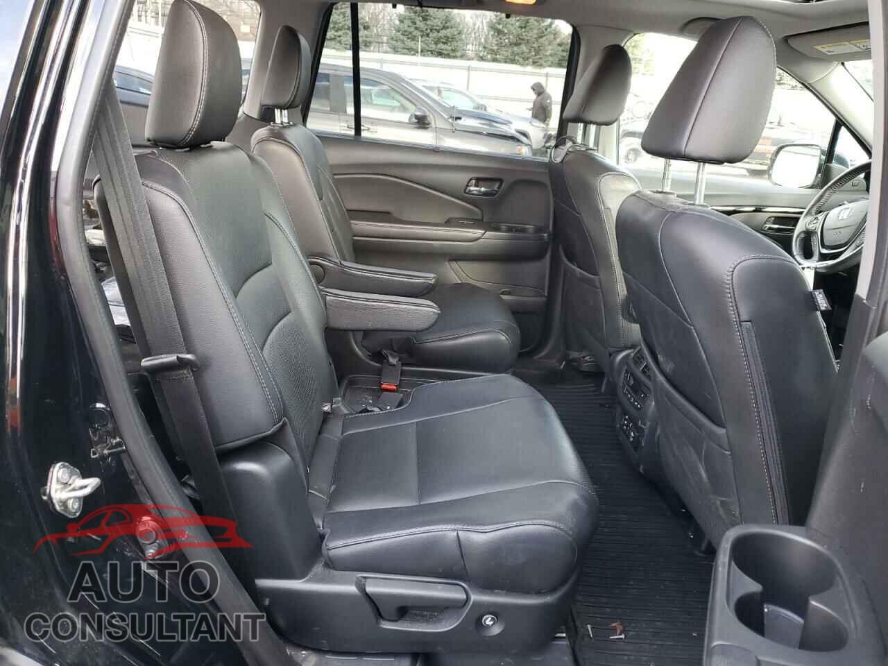 HONDA PILOT 2018 - 5FNYF6H00JB022916
