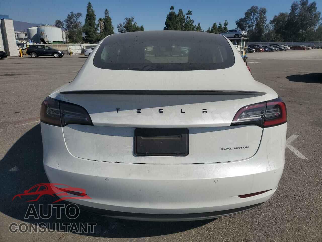 TESLA MODEL 3 2019 - 5YJ3E1EB2KF512653