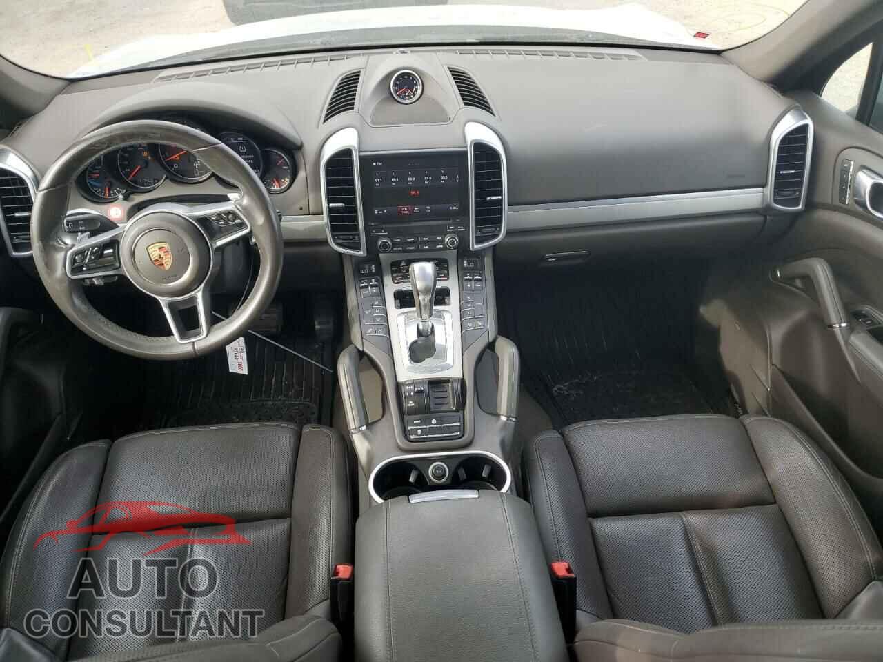 PORSCHE CAYENNE 2017 - WP1AA2A24HKA81905