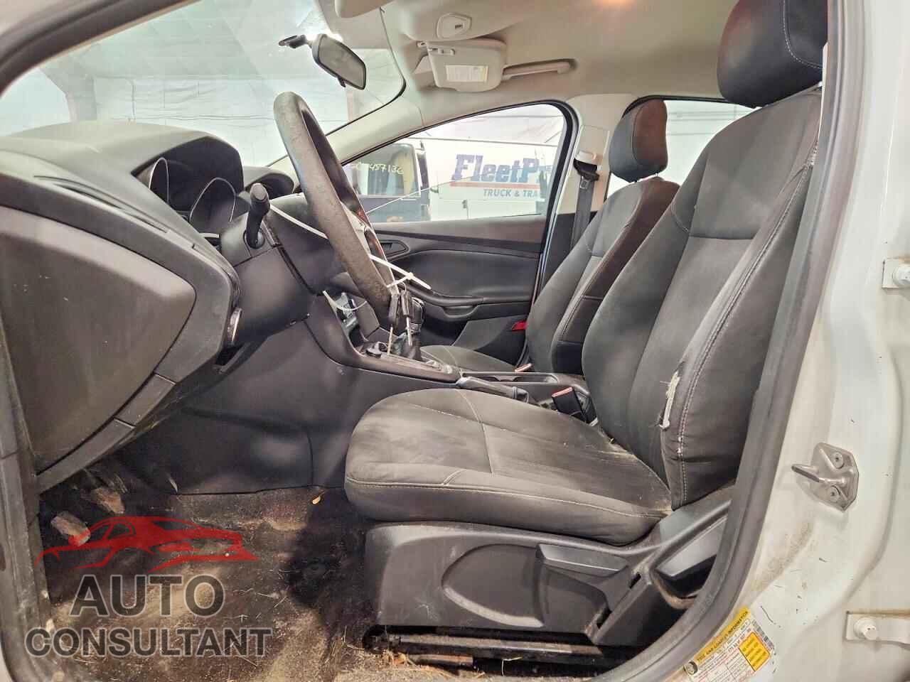 FORD FOCUS 2017 - 1FADP3E28HL297432