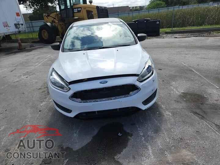 FORD FOCUS 2015 - 1FADP3E23FL322072