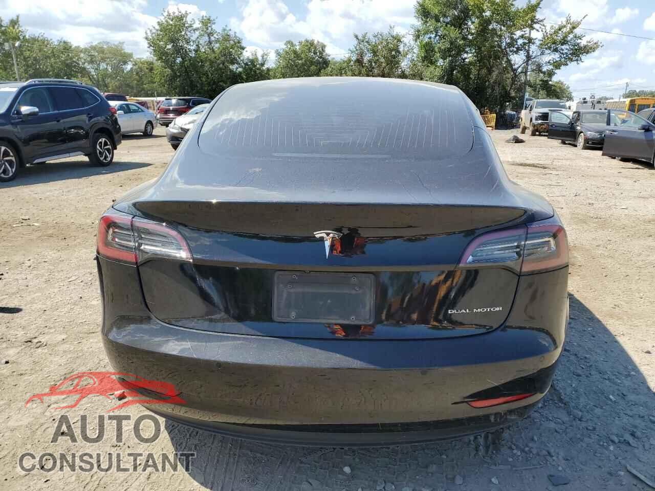 TESLA MODEL 3 2018 - 5YJ3E1EB0JF070521