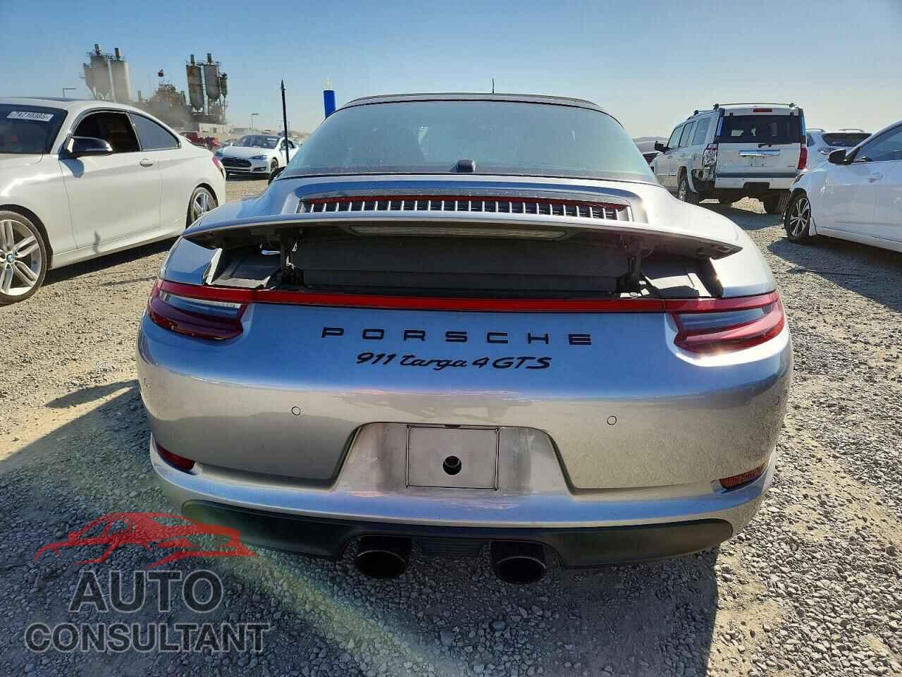 PORSCHE 911 2018 - WP0BB2A96JS134707