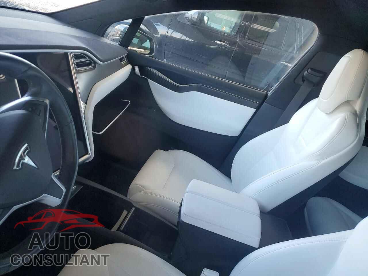 TESLA MODEL X 2017 - 5YJXCBE23HF049623