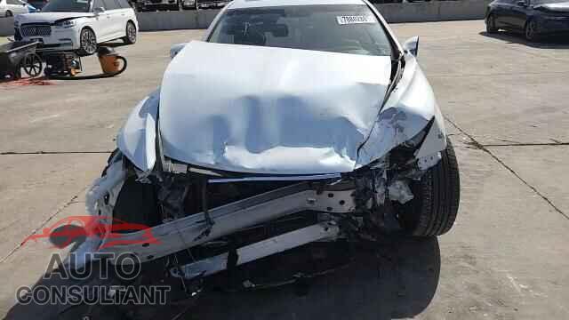 LEXUS LS500 2014 - JTHGL5EF8E5051061