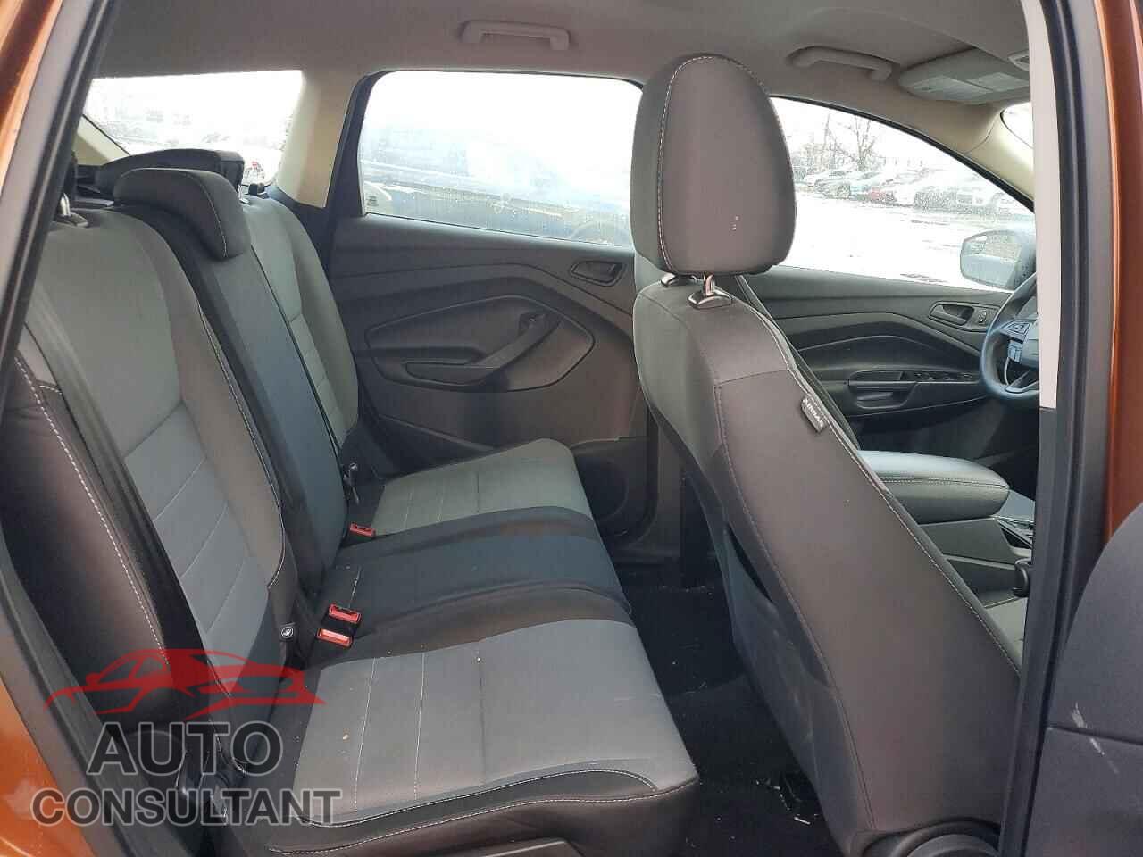 FORD ESCAPE 2017 - 1FMCU0F74HUE89265
